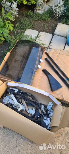 Боковое стекло Honda Jade