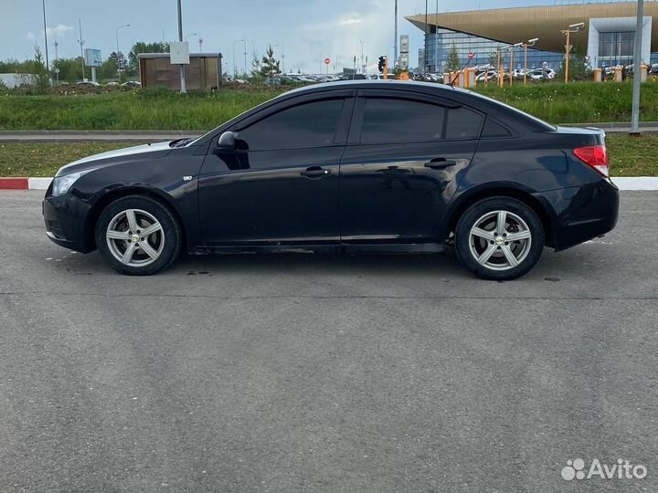 Chevrolet Cruze 1.6 МТ, 2011, 265 283 км