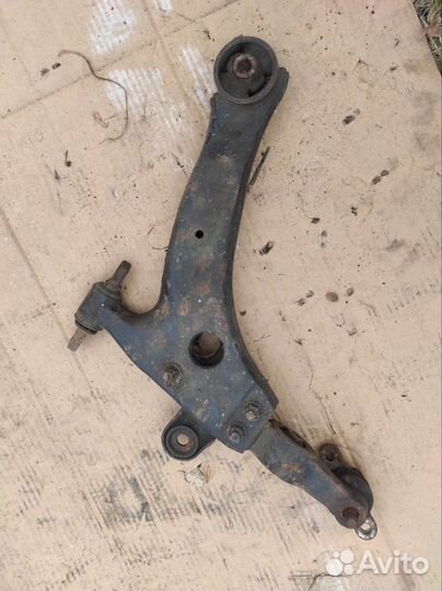 Передний нижний рычаг hyundai sonata 2002 год