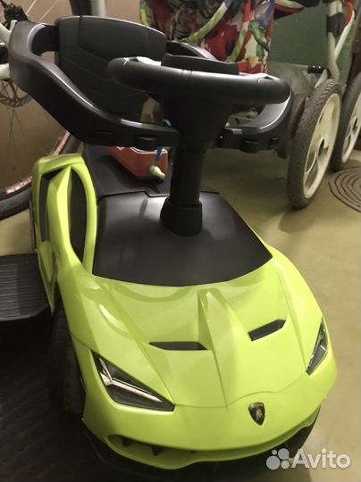 Детская машинка каталка с ручкой