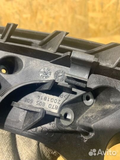 Кронштейн фары передний правый Audi A5 8Т