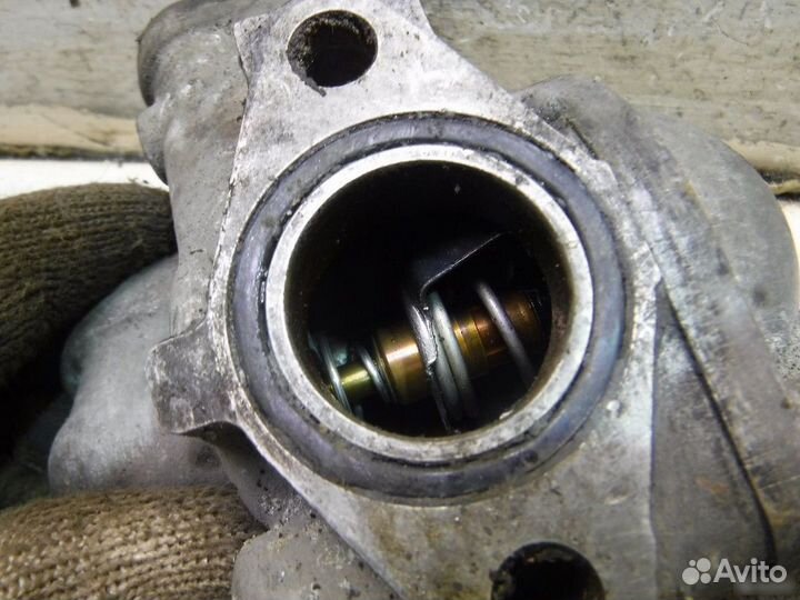 Корпус термостата Mitsubishi Pajero 2 2.8TD