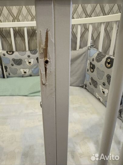 Детская кроватка с маятником