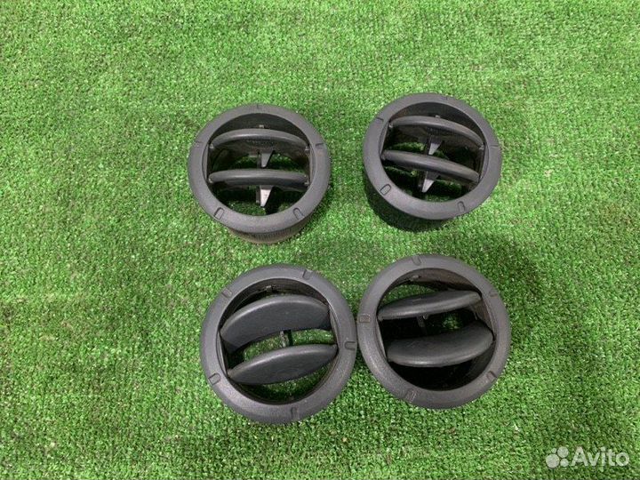 Дефлектор воздушный Renault Logan седан 1.6