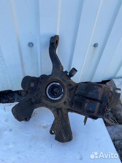 Кулак поворотный передний левый Volkswagen Jetta5