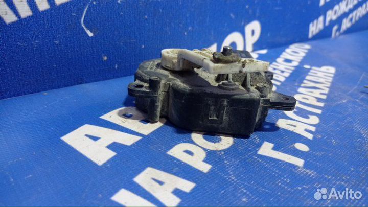 Моторчик заслонок отопителя Toyota Rav4 кроссовер