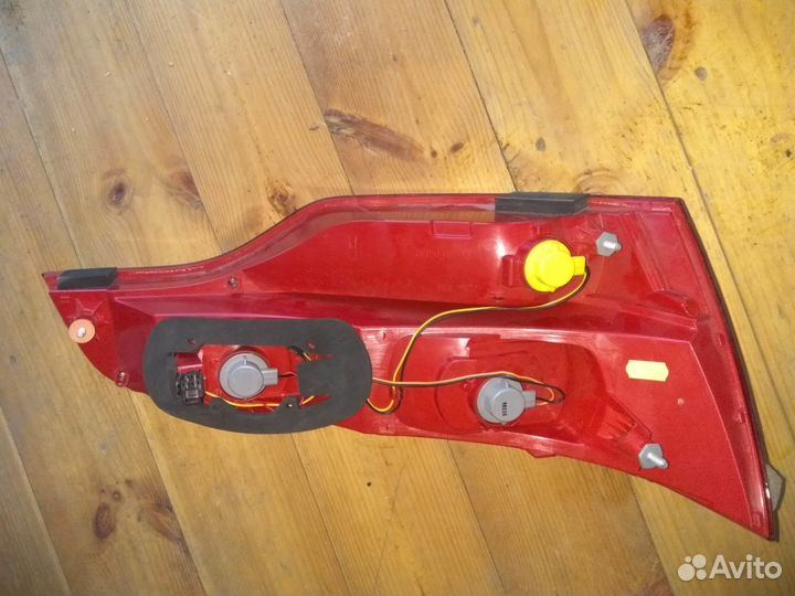 Фонарь задний правый Audi Q7 4L0945094