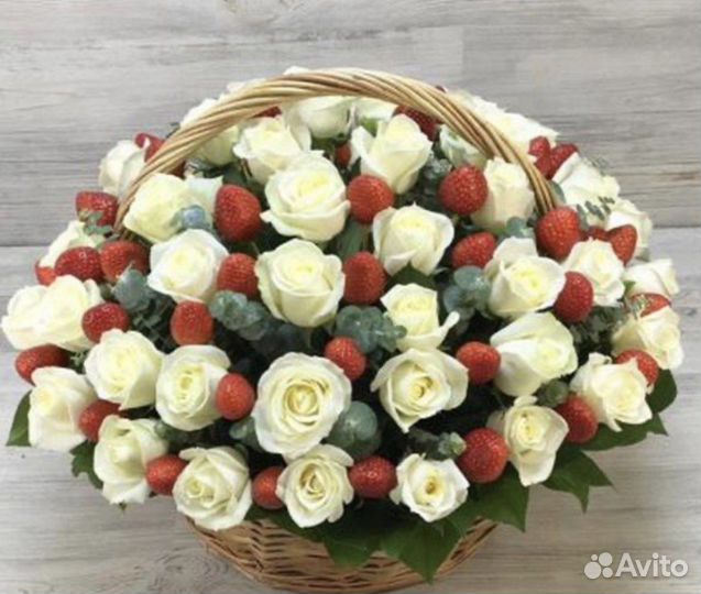 Цветы в корзине