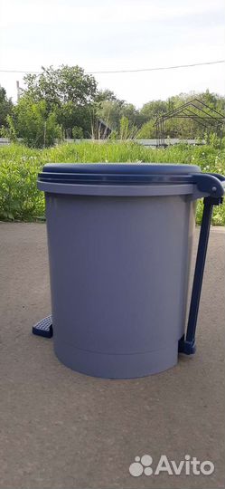 Мусорное ведро с педалью