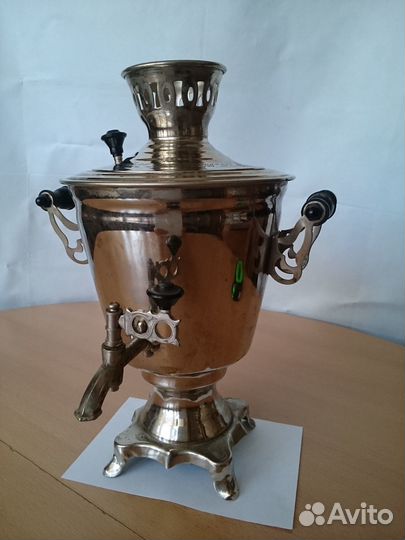 Продаю самовар латунь, 1990г. С надписью. 3 литра