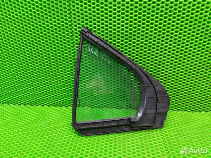 Стекло двери форточка заднее правое Honda Accord 7