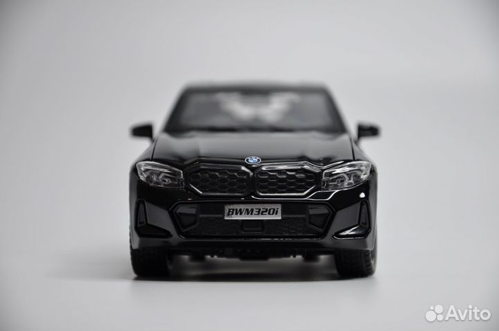 Модель автомобиля BMW M3 металл