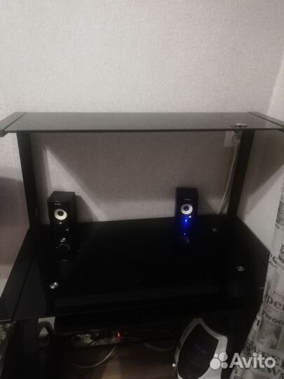 Компьютерный стол стеклянный