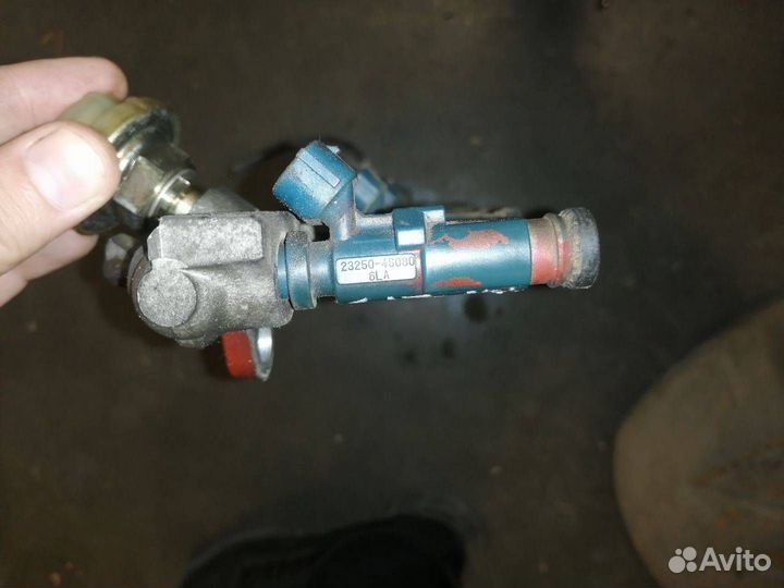 Форсунка топливная Toyota Mark II X100 JZX100