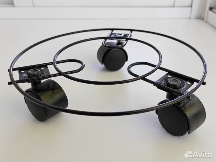 Подставка для цветов на колёсиках