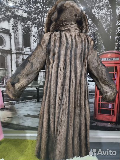 Шуба из енота с капюшоном