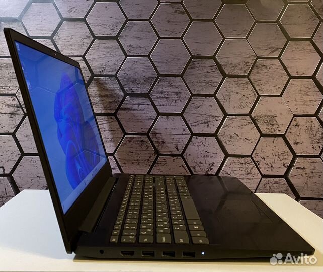 Мощный Lenovo Ryzen 5 3500, SSD, Vega 8 в идеале