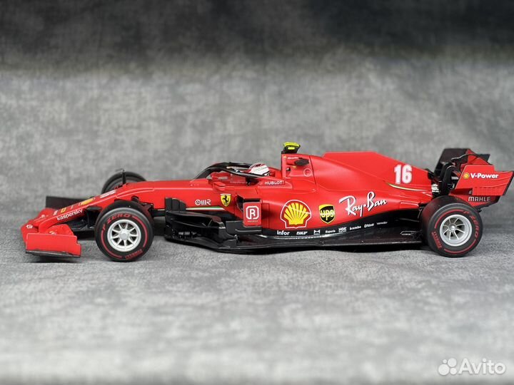 Модель ferrari f1 1/18 burago
