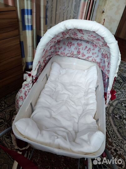 Игрушечная коляска