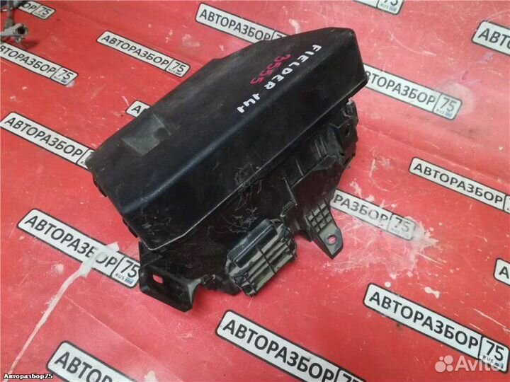 Корпус блока предохранителей Toyota Corolla