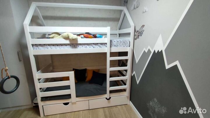 Двухъярусная кровать домик из массива (новая)