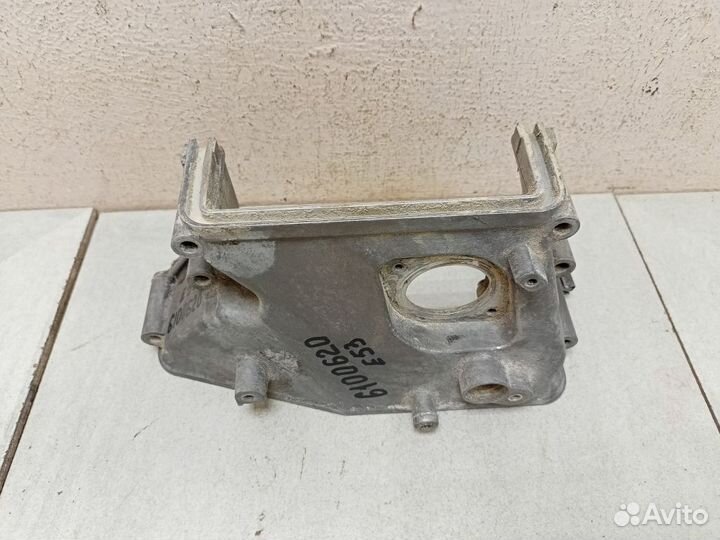 Крышка двигателя передняя