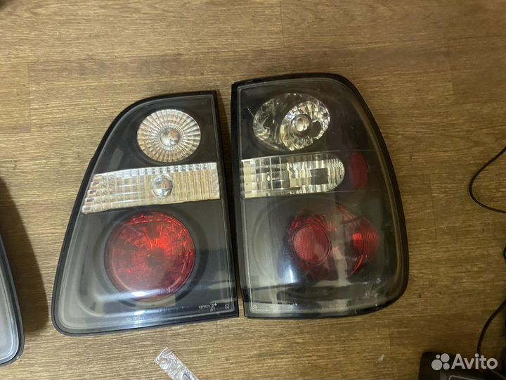 Фонари задние Toyota Land Cruiser 100