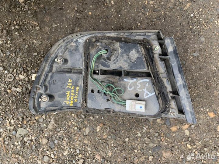 Стопарь правый Nissan Maxima A32