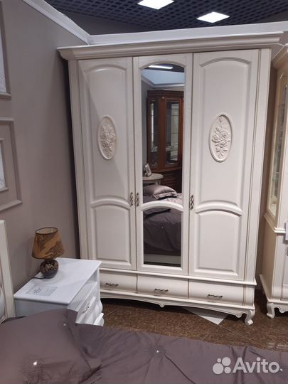 Продавец консультант по продажи мебели