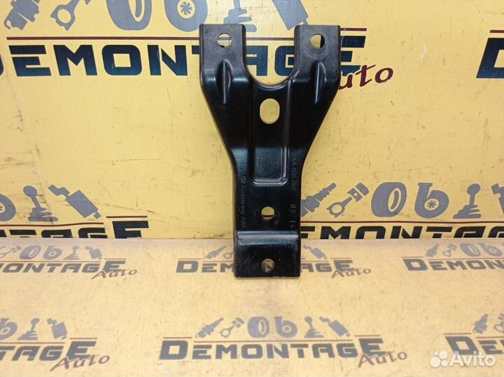 Кронштейн замка капота Volkswagen Passat B7 365