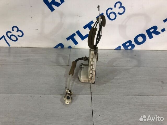 Замок двери передний левый honda civic 8 4D 1.8 ат