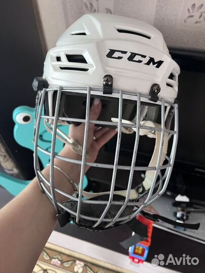 Хоккейный шлем