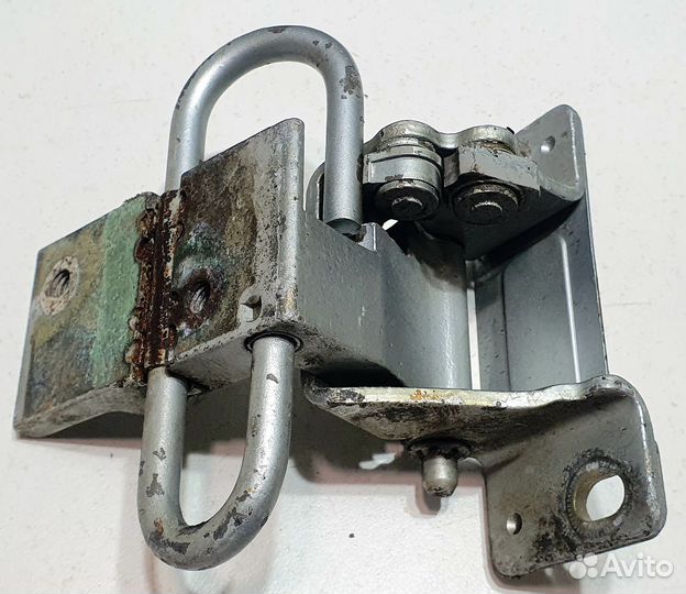 Петля двери задней правой нижняя Audi 100 C4