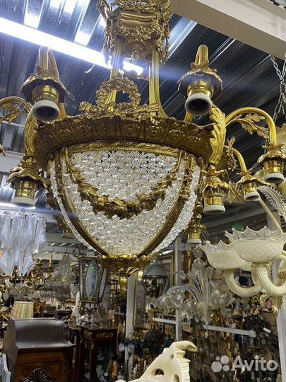 Люстра.Мебель в стиле Людовика.Антиквариат