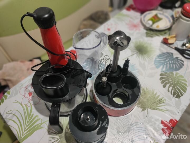 Погружной блендер Hotpoint HB 0705 красный