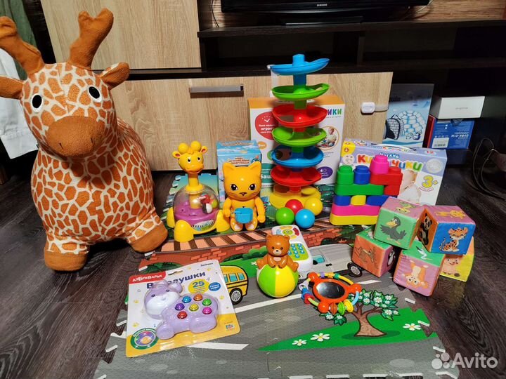 Развивающие игрушки для малышей пакетом