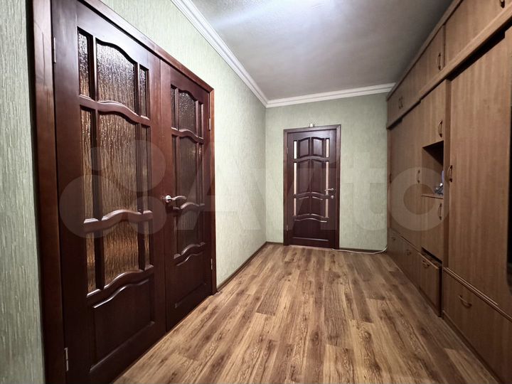 2-к. квартира, 77 м², 2/5 эт.