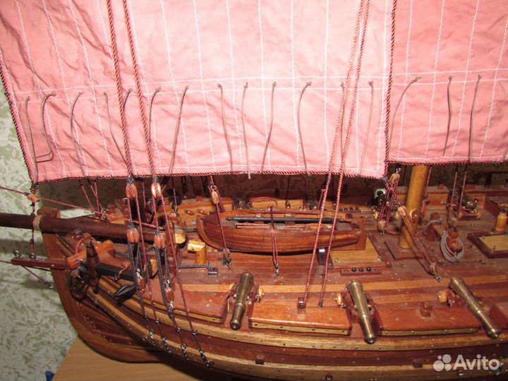 Модель корабля из дерева