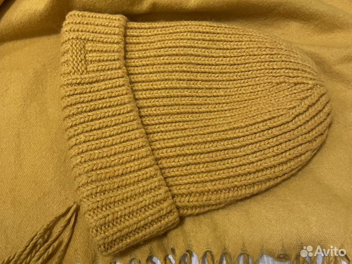 Шапка, палантин, угги 39-40