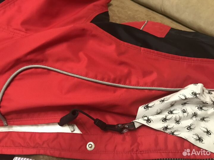 Утепленная спортивная женская куртка фирмы spyder
