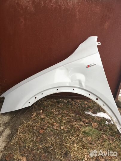 Крыло левое на Audi Q3 (Ауди Ку 3) + шильдик