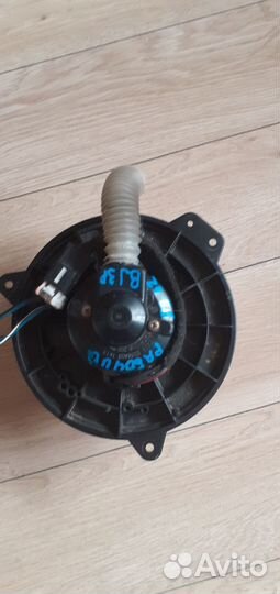 Продам моторчик печки Mazda familia s-wagon