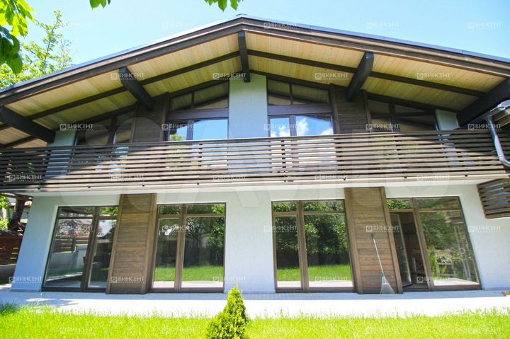 Дом 200 м² на участке 5 сот.