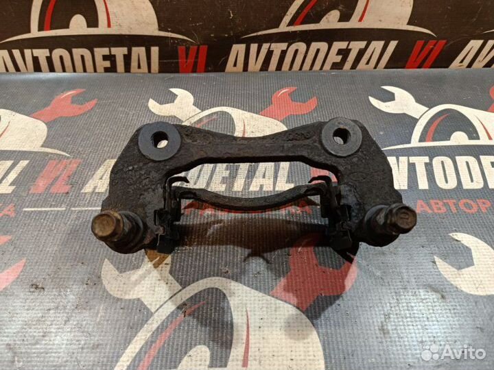 Скоба суппорта передняя правая Kia Ceed Ed