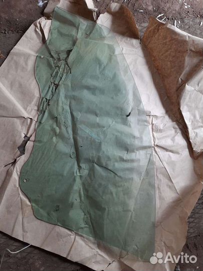 Переднее правое стекло дверь на Авео Т250