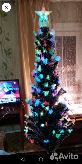 Елка искусственна