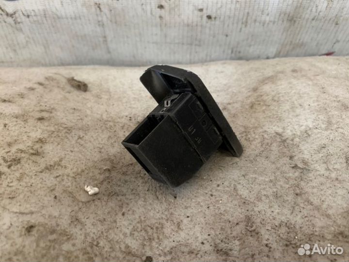 Кнопка центрального замка Audi A4 B6