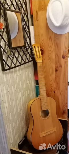 Классическая гитара для декорации