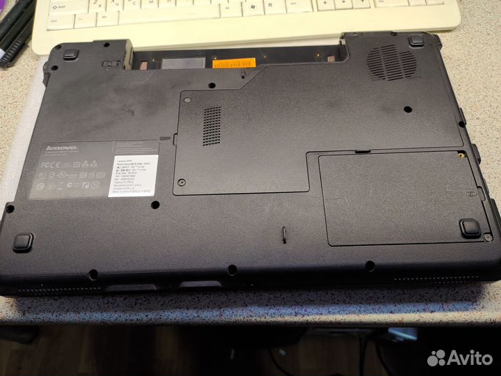 Корпус Lenovo g550 нижняя часть