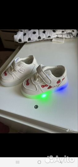 Летний костюм и светящиеся кеды